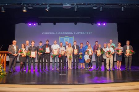 5-_Nagrajenci_za_urejenost_vasi__ulic_in_objektov_foto_Aleš_Senožetnik