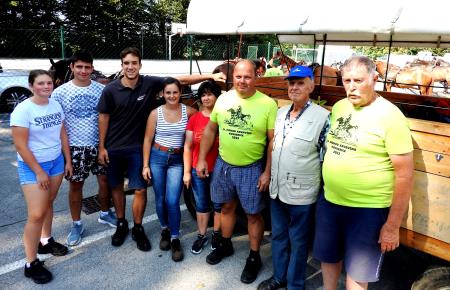 Konjenica -  Osemčlanska družina Jerman  iz Repenj pri Vodicah je bila drugič na konjenici